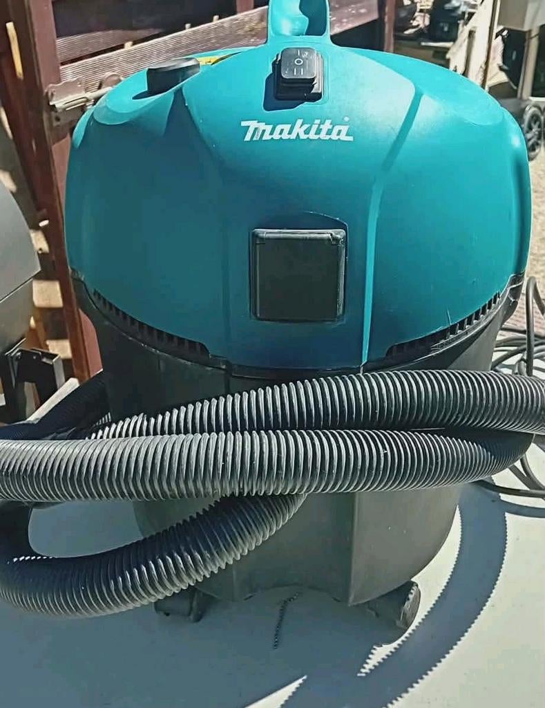 Aspirateur Makita eau et poussière, Bricolage & Construction, Matériel de nettoyage, Enlèvement