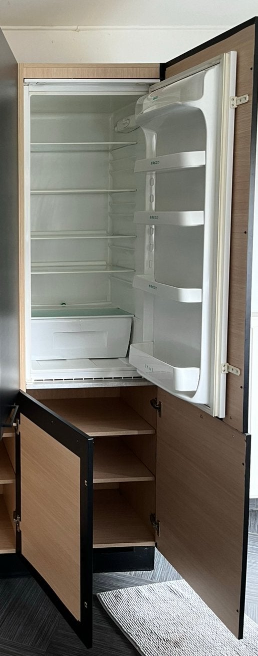 Réfrigérateur encastré Zanussi avec armoire de cuisine, Enlèvement, Utilisé, Sans bac à congélation