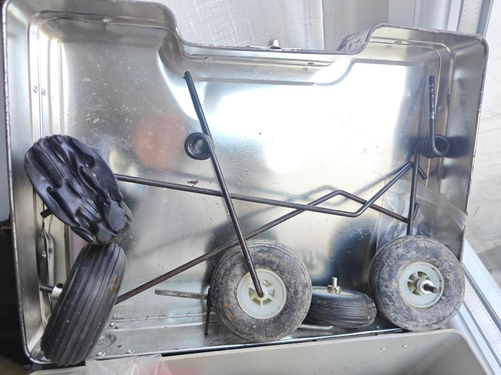 Train atterrissage, 2 réservoir 330ml, carénage de roues, Enlèvement ou Envoi