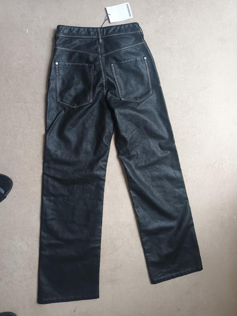Pantalon Bershka noir cuir taille 36 état neuf, Taille 36 (S), Longs, Noir, Envoi