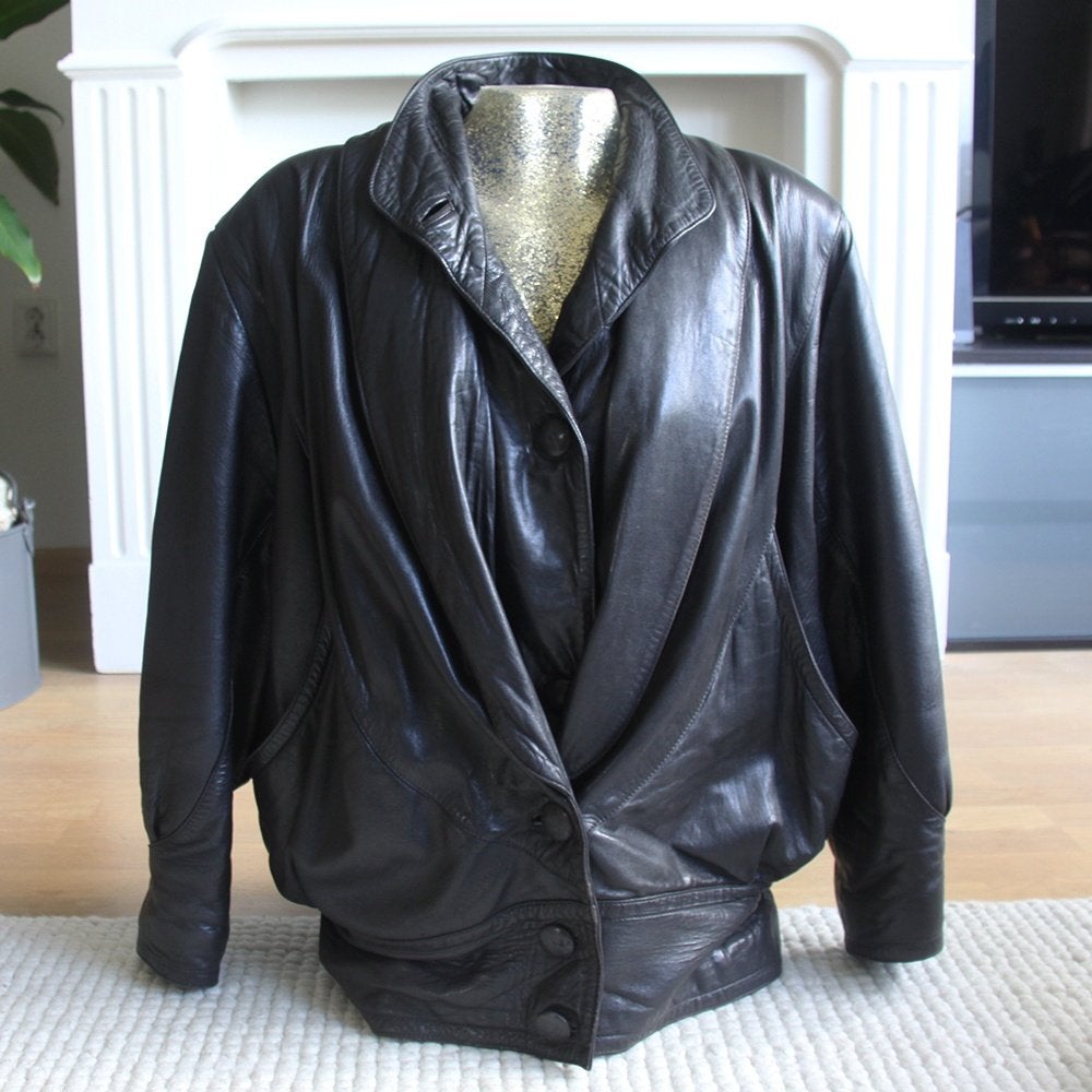 Prachtige Soepele Leren Dija Dames Jas (Maat 44) € 80,-, Kleding | Dames, Verzenden, Dija, Zwart, Maat 42/44 (L)
