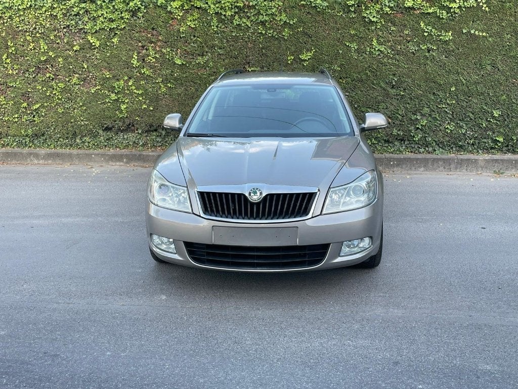 - Skoda Octavia - 17/03/2010 - 128000.km - 1,6I/essence, Argent ou Gris, Achat, Entreprise, Boîte manuelle