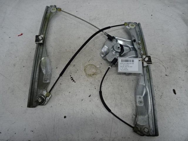 VITRE MECANISME AVANT DROIT Renault Clio III (BR / CR), Renault, Utilisé, Peter-Huppertz-Straße 5
51063  Köln, DE, Dialog.deutschland@renault.de