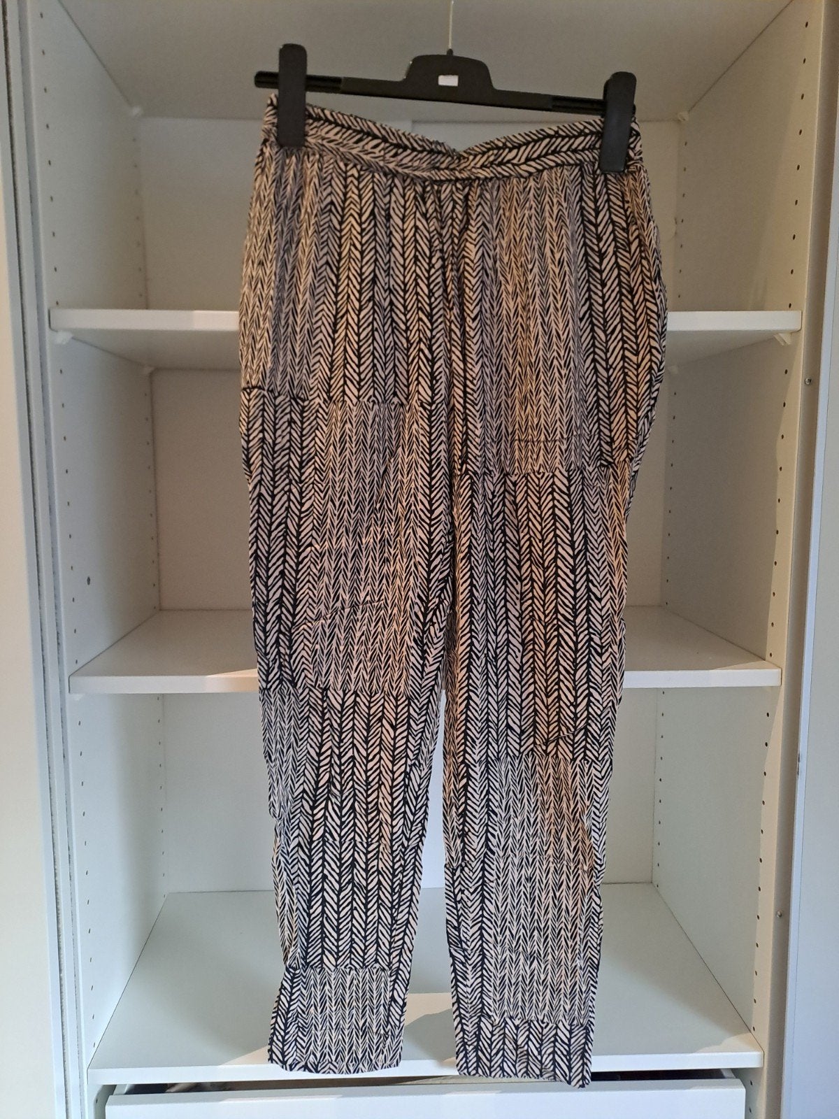 Mt M Zwart, beige dunne broek met rekkerband, Kleding | Dames, Maat 38/40 (M), Vero Moda, Beige, Ophalen of Verzenden