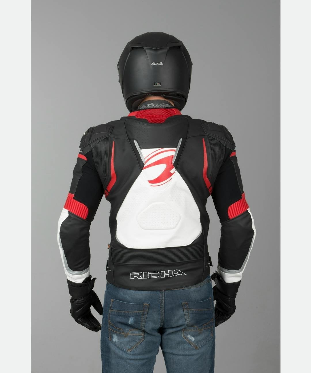 Richa motor vest, Enlèvement