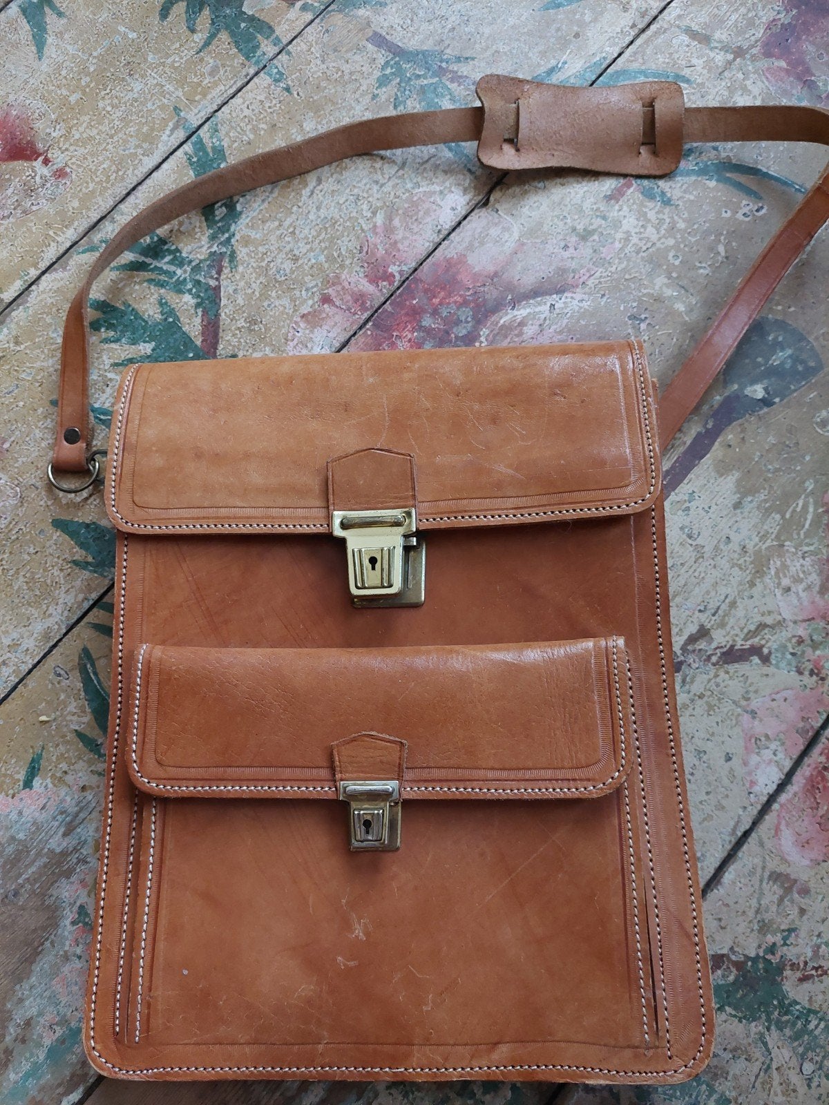 Cartable en cuir vintage, Bijoux, Sacs & Beauté, Sacs | Cartables, Enlèvement, Neuf, Cuir