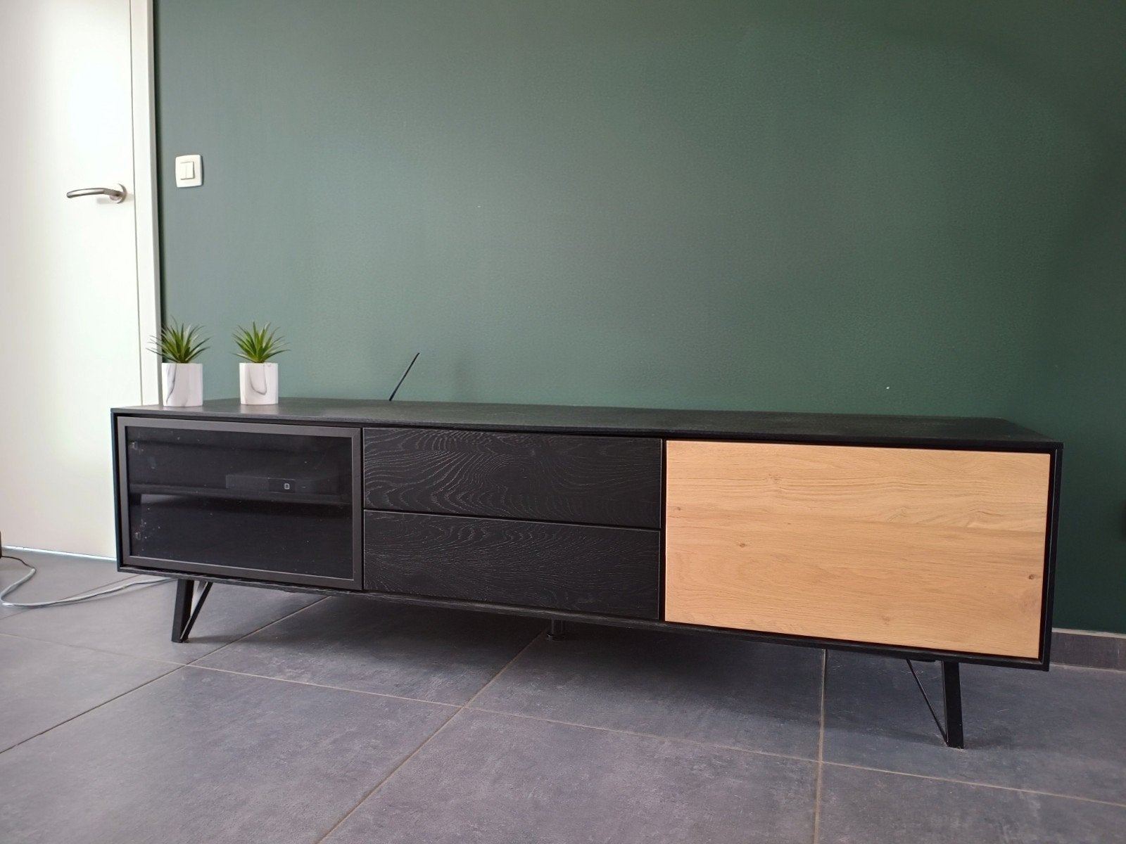 Tv-meubel eik, vol hout, Maison & Meubles, Armoires | Mobilier de télévision, Comme neuf, Moins de 100 cm, 150 à 200 cm, 25 à 50 cm