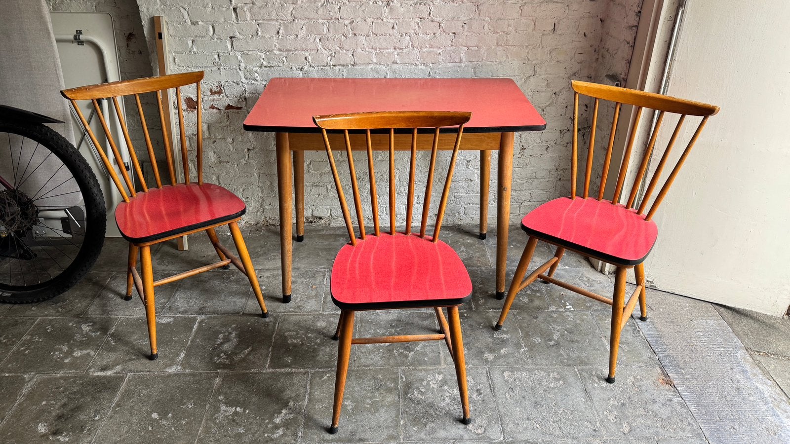 Ensemble table + 3 chaises Formica vintage années 60, Enlèvement