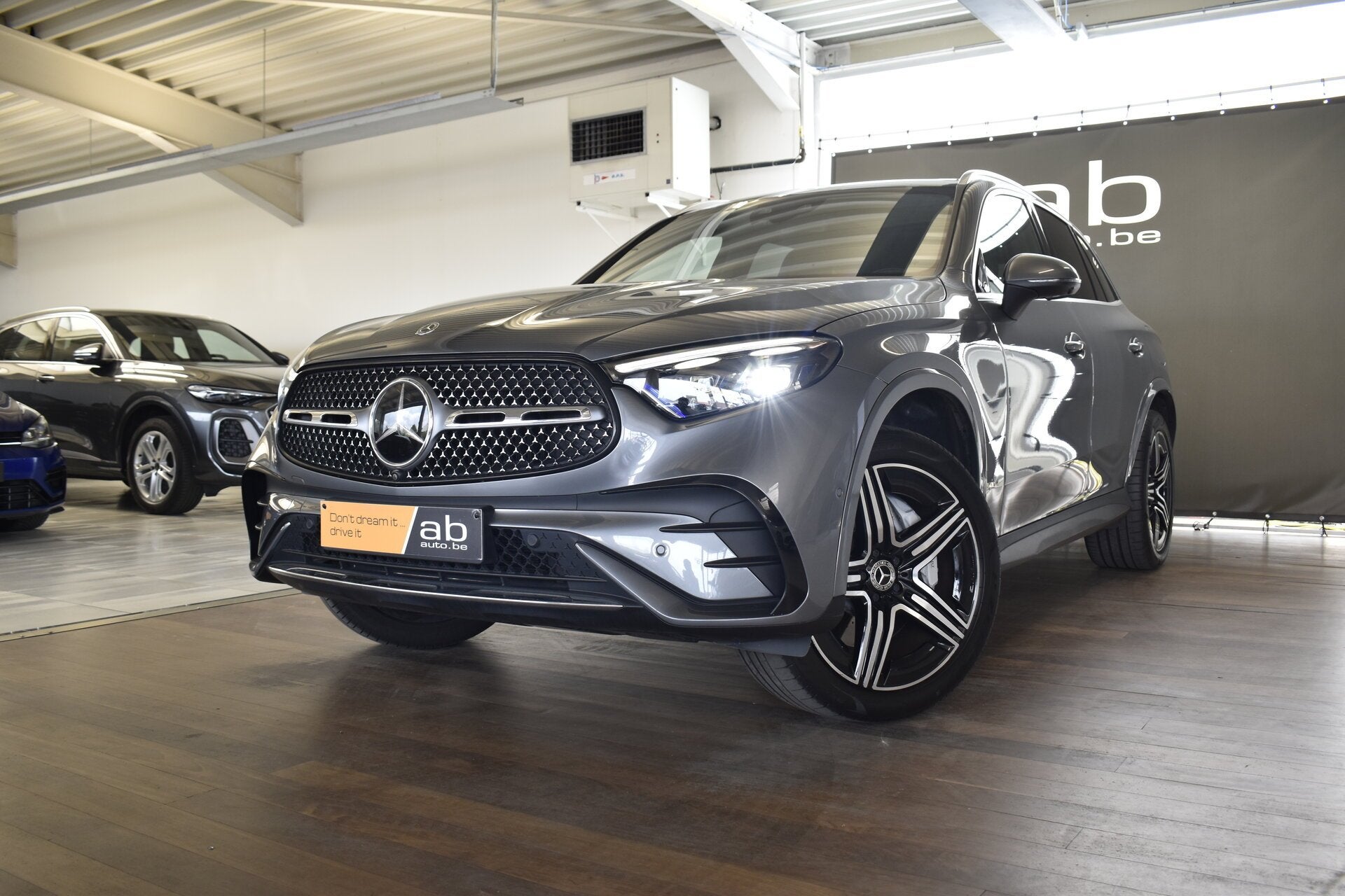 Mercedes-Benz GLC 300 E AMG, 4MATIC, PANO, DIGITAL LIGHT, L, 0 min, Zwart, https://public.car-pass.be/vhr/6582a61f-4f3b-4f00-92df-60ea3b2c23f0
