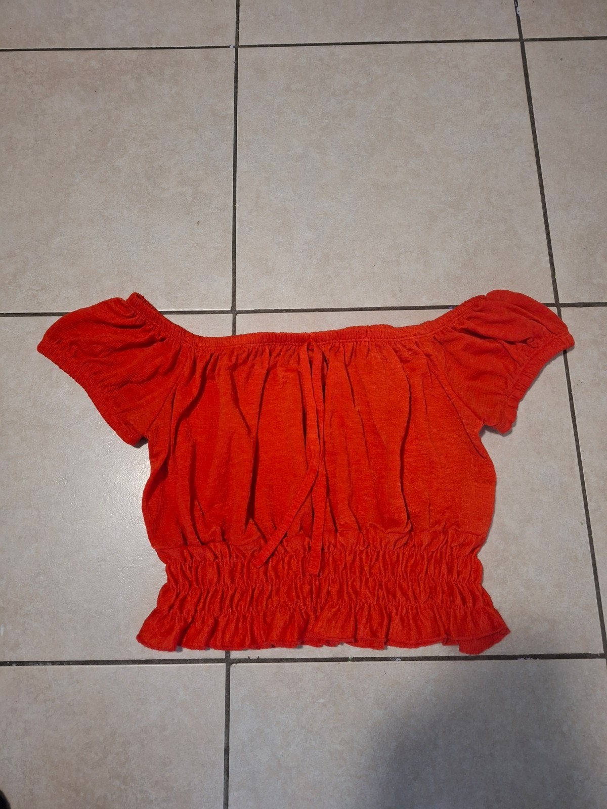 Top avec manche un peu "spécial" Primark, Kleding | Dames, Topjes, Ophalen