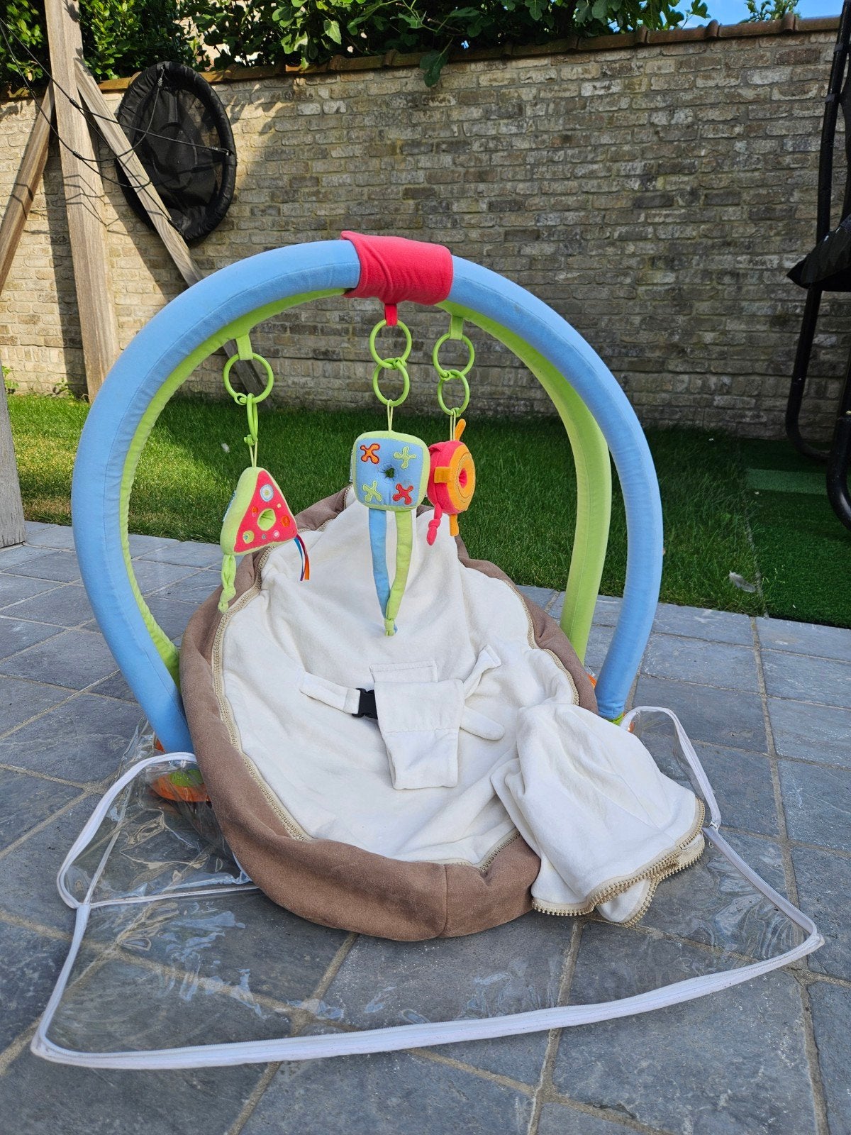 Pouf Doomoo pour bébés et enfants avec nœud de jeu, Enfants & Bébés, Relax bébé, Enlèvement, Utilisé, Autres marques, Avec ceinture(s)