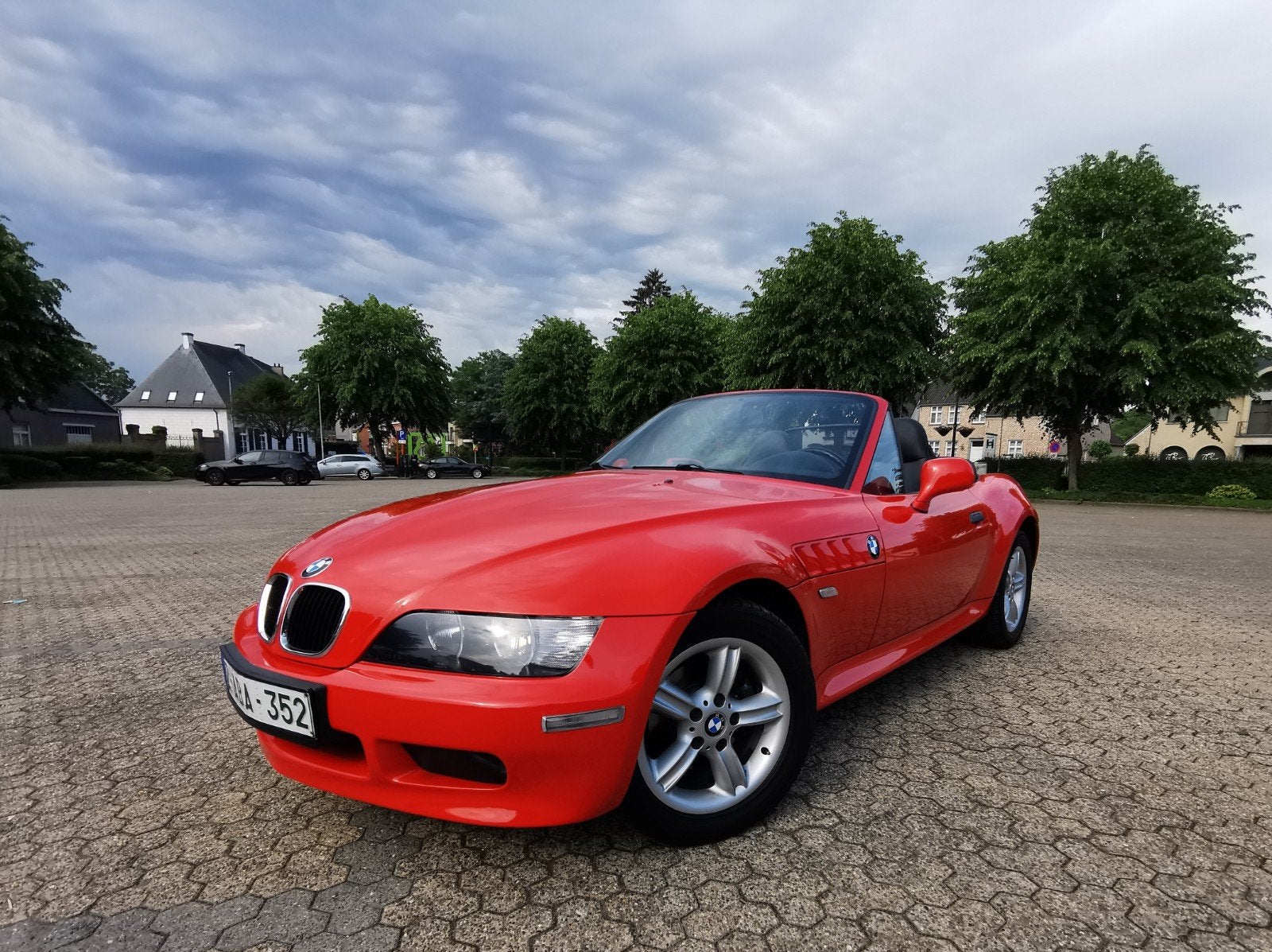 BMW Z3 WIDEBODY HELLROT 1,9I GARANTIE, Auto's, Achterwielaandrijving, 87 kW, Zwart, 4 cilinders
