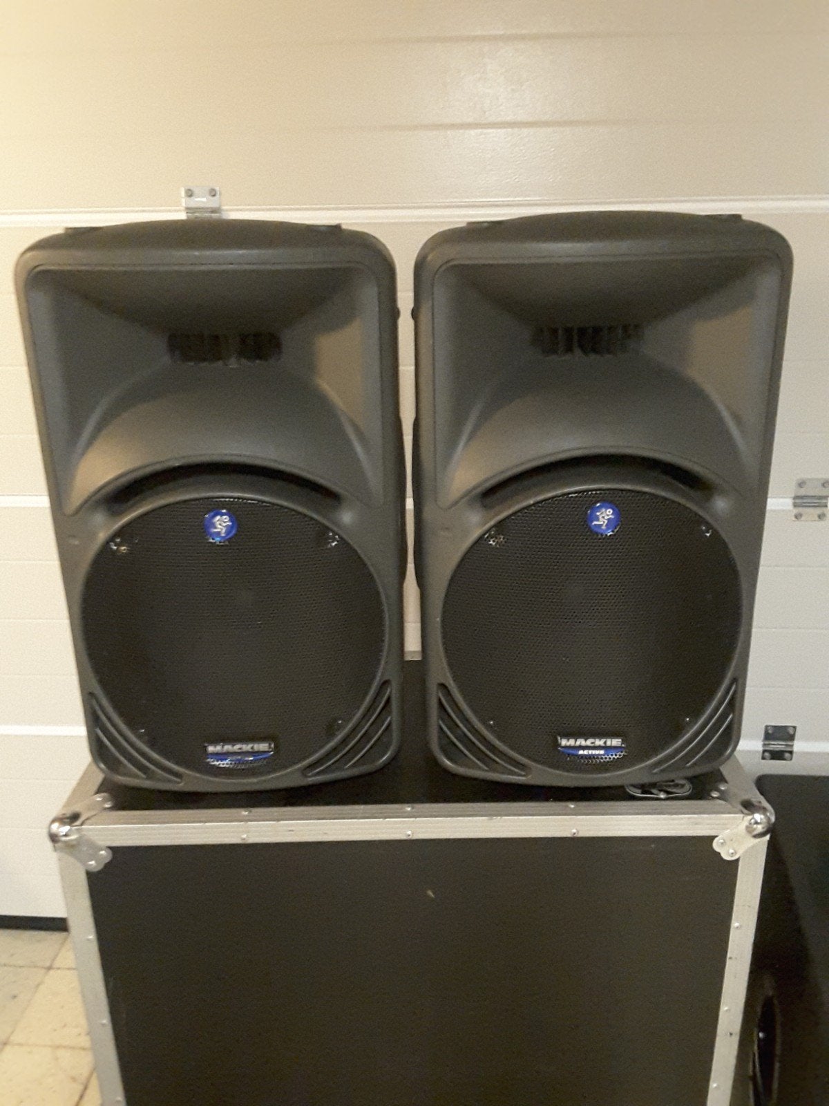 2 nieuwe en krasvrije mackies SRM 450 V1., Enlèvement, Comme neuf
