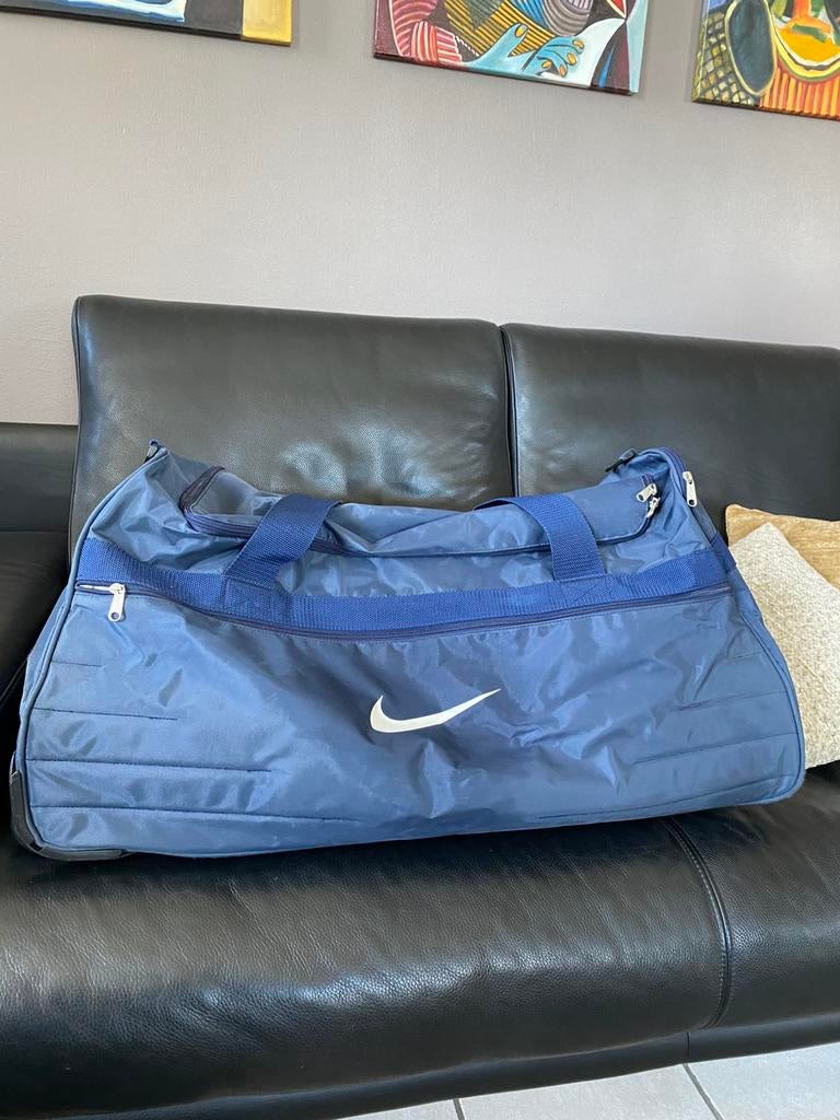 Grand sac de soirt Nike avec roulettes, 30 cm ou plus, 35 à 55 cm, Comme neuf, Enlèvement