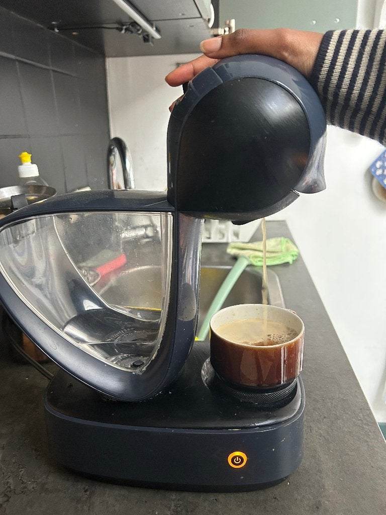 Krups NESCAFÉ Dolce Gusto Infinissima, Réservoir d'eau amovible, Utilisé, Dosettes et capsules de café, 2 à 4 tasses