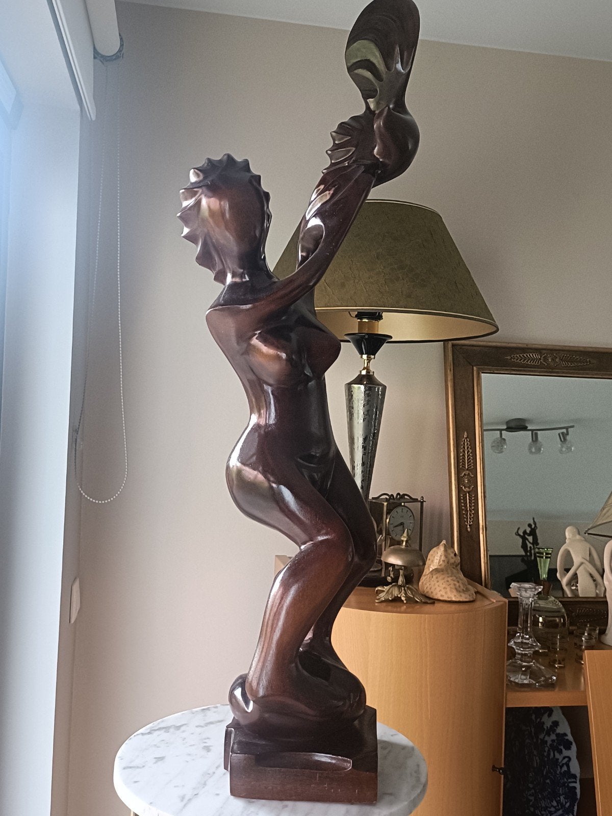 Statut féminine à la colombe Art déco 78 cm hauteur., Enlèvement ou Envoi