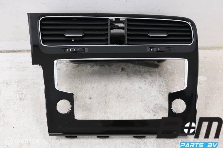 Lakzwarte navigatie omranding VW Golf 7 5G1819743D, Gebruikt