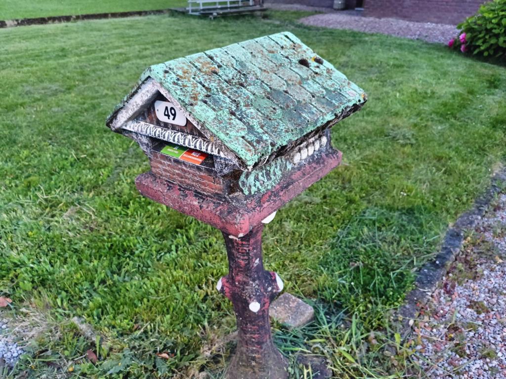 Brievenbus, Ophalen, Gebruikt, Beton, Staande brievenbus