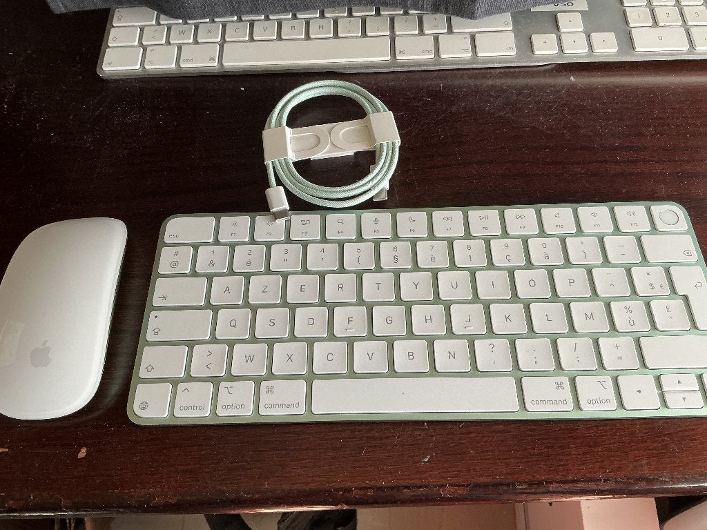 Apple Draadloos Toetsenbord en Muis - met ID functie, Computers en Software, Ophalen, Draadloos, Nieuw, Azerty