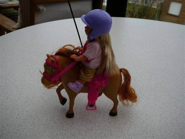 Leuk popje op pony, Kinderen en Baby's, Ophalen of Verzenden, Gebruikt, Overige typen