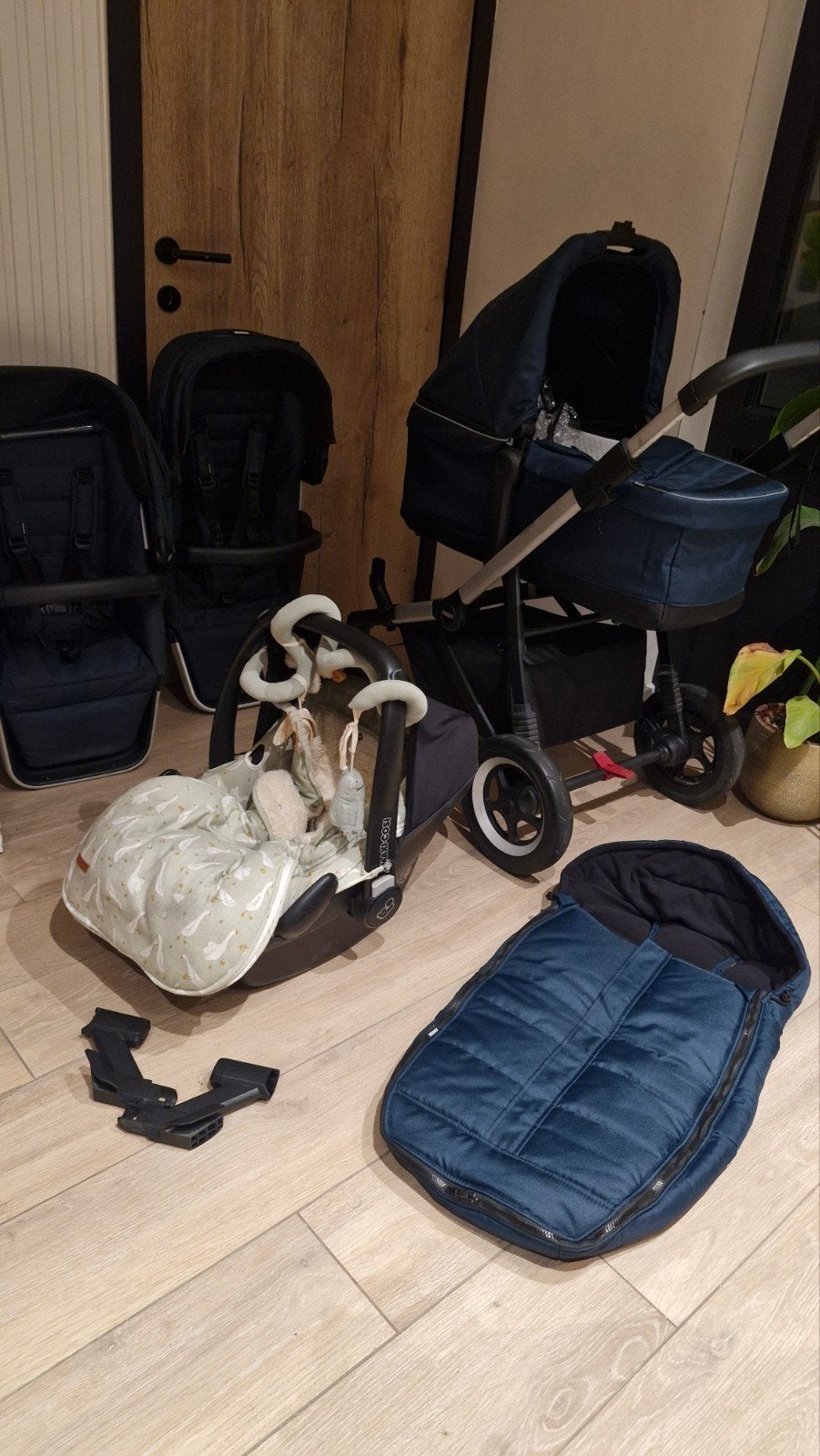 Thule Sleek Duo, maxi cosi + 2 zitjes + reiswieg + accessoir, Enfants & Bébés, Autres marques, Voiture duo, Comme neuf, Enlèvement
