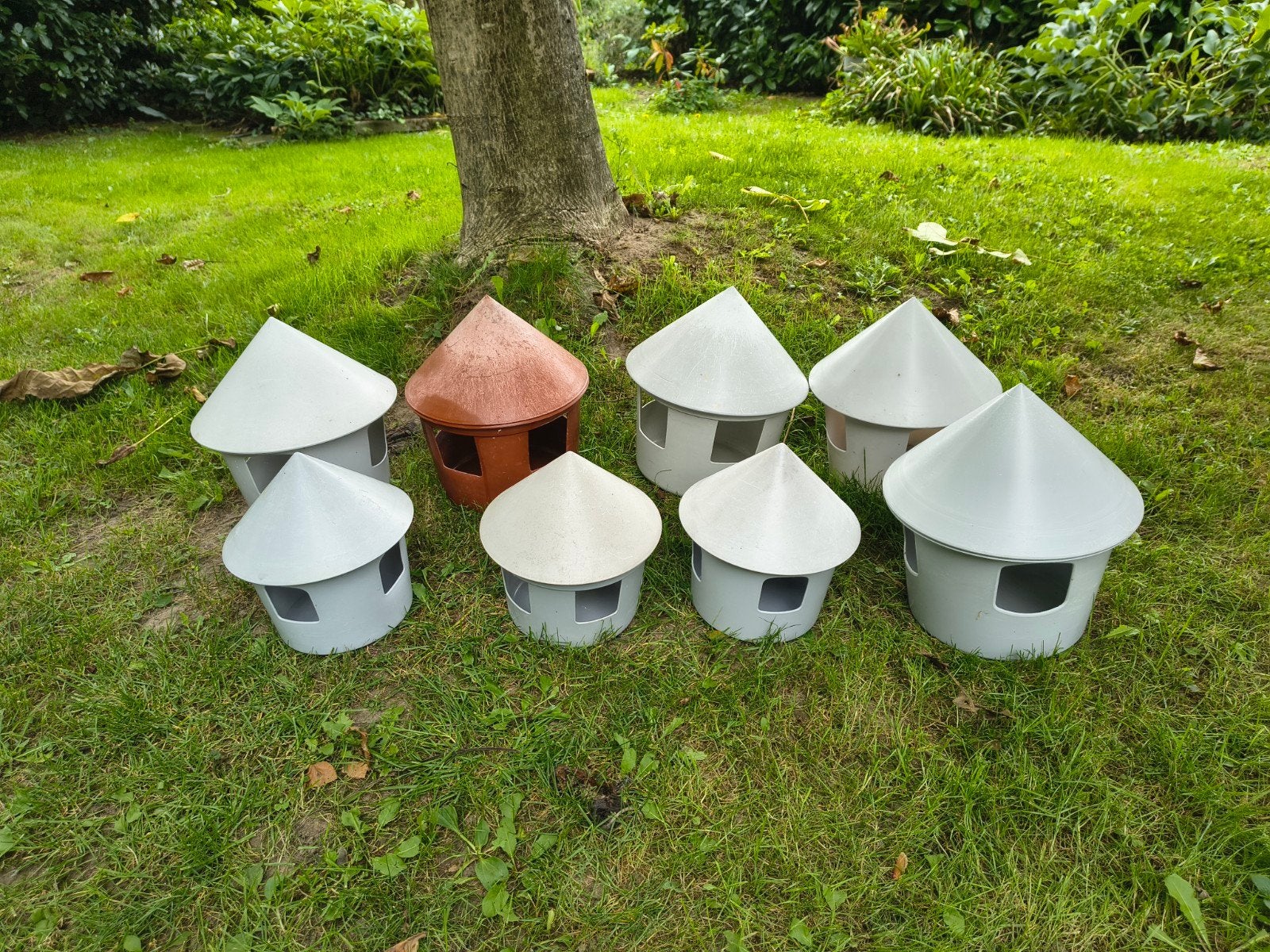 5 grote en 3 kleine drinkpotten duiven, Dieren en Toebehoren