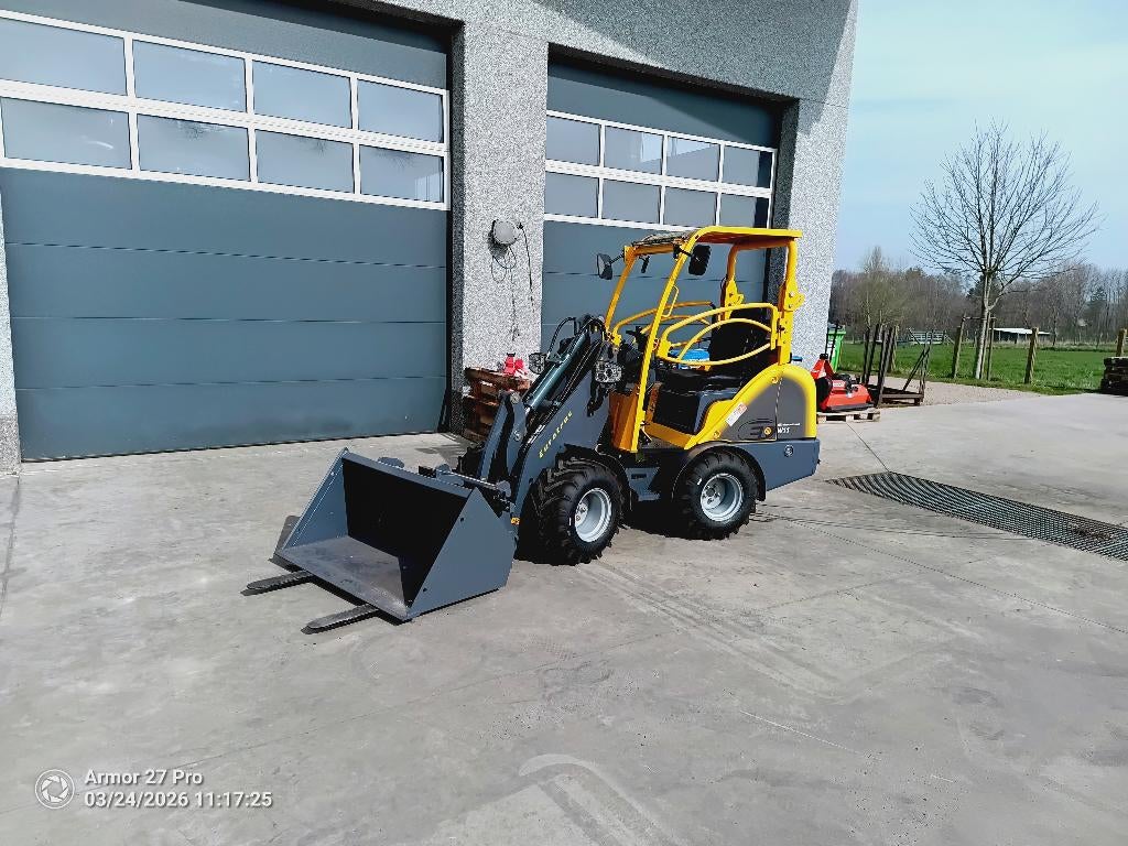 Kniklader Eurotrac, Ophalen, Wiellader of Shovel