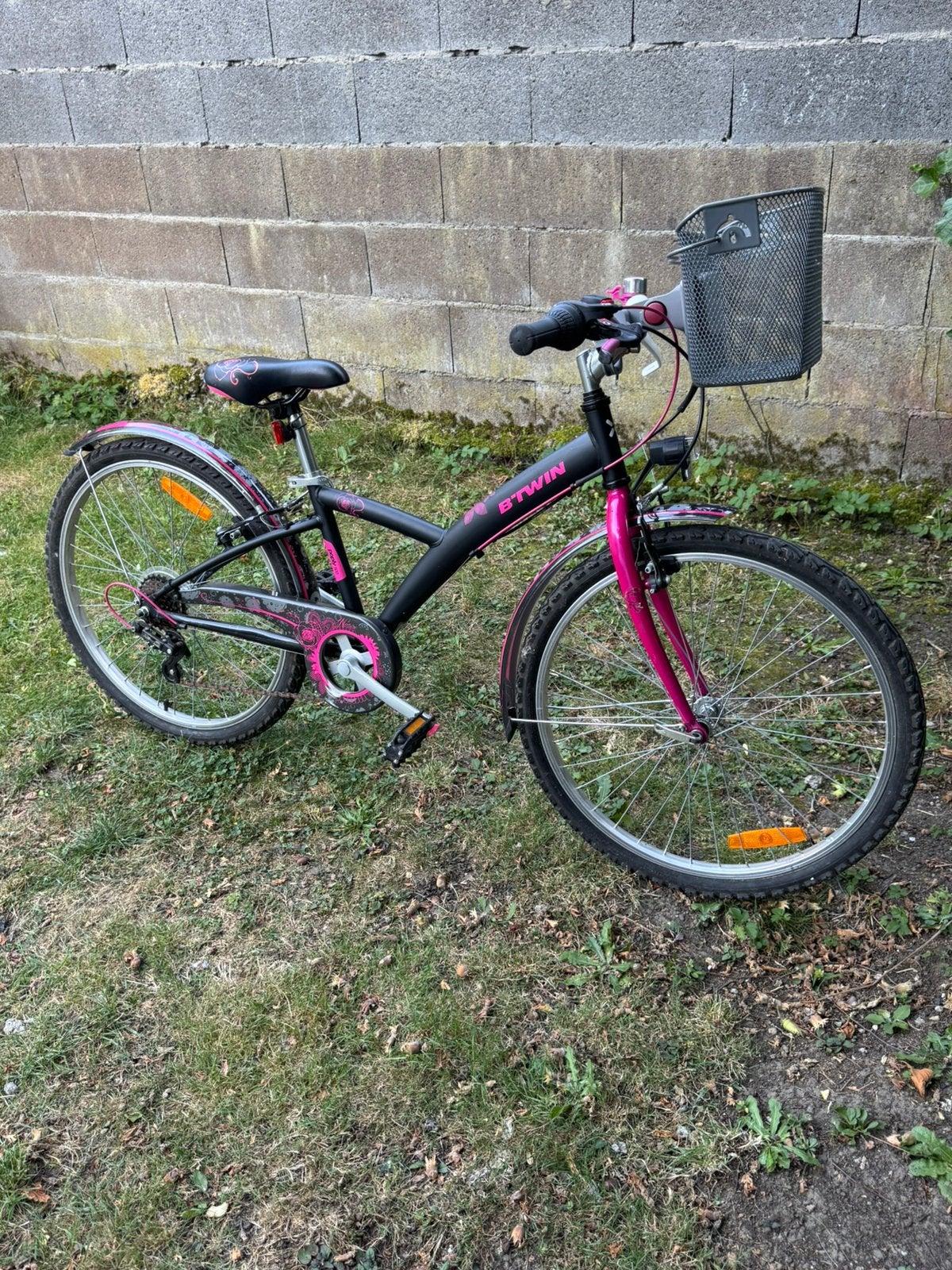 VTT BTWIN POPLY 500 24 pouces 6V avec panier, Vélos & Vélomoteurs, Frein à main, Comme neuf, Enlèvement, Frein sur jante