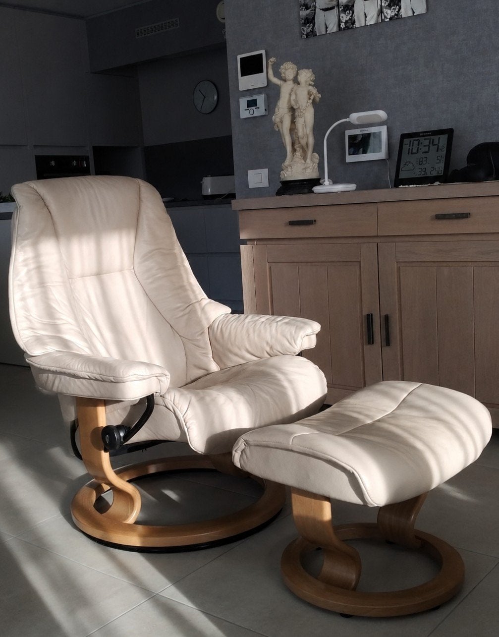 Détente luxueuse et délicate avec repose-pieds inclinables, Maison & Meubles, Fauteuils, Enlèvement