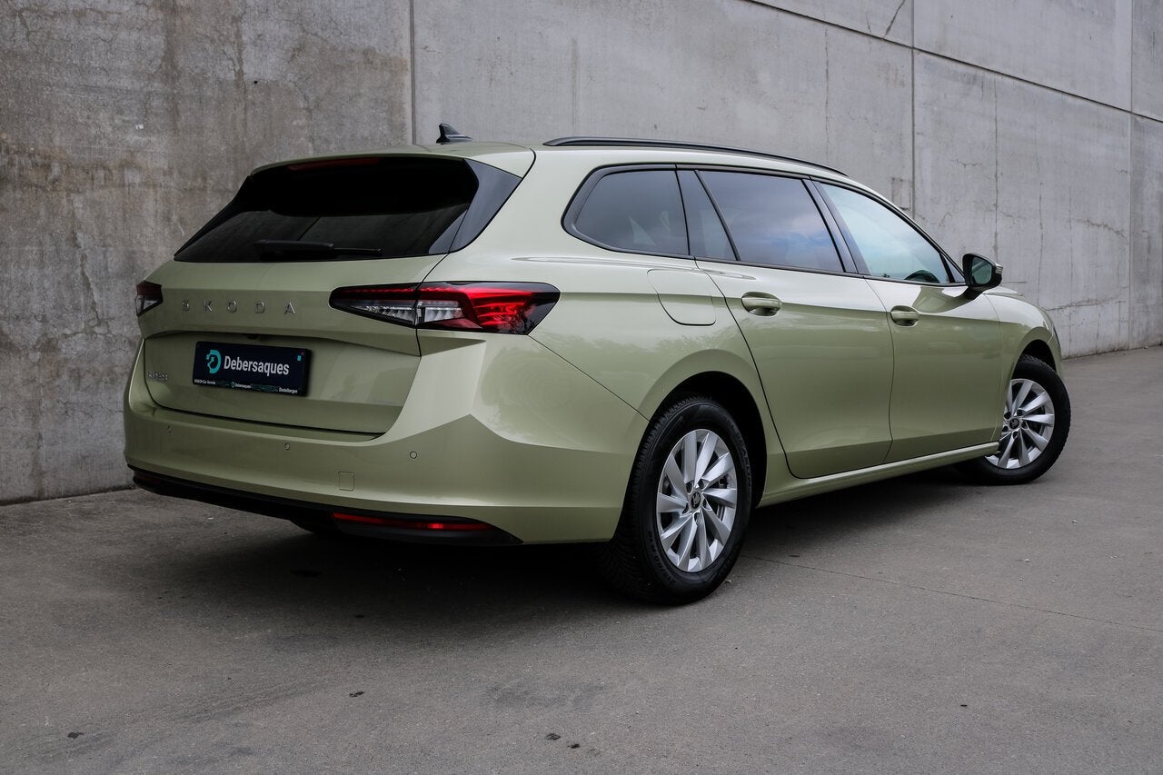 Skoda Superb Combi 1.5 TSI DSG PSENS A +CAM ACC APP ZTLVERW, Auto's, Skoda, 1498 cc, Zwart, 4 cilinders, 0 kg