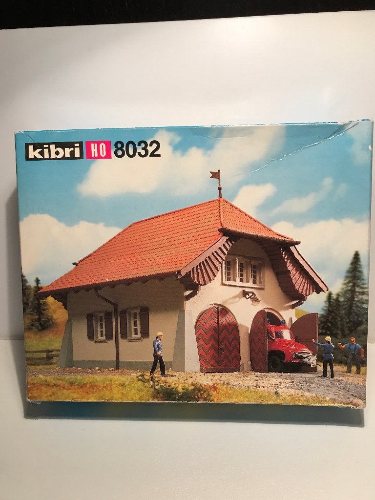 CASERNE DE POMPIERS + CAMION - KIBRI - 1:87, Hobby & Loisirs créatifs, Trains miniatures | HO, Neuf, Autres marques, Pont, Tunnel ou Bâtiment