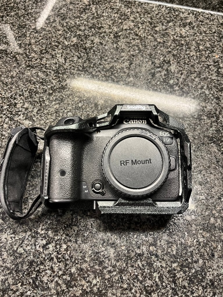 Canon EOS R7 Body + Batterij + SmallRig Cage – Topstaat!, Ophalen, Refurbished