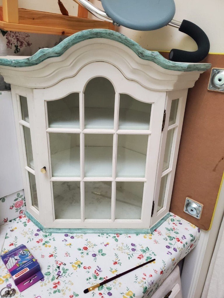 Petite vitrine de coin à accrocher, Enlèvement, Utilisé, Avec porte(s)