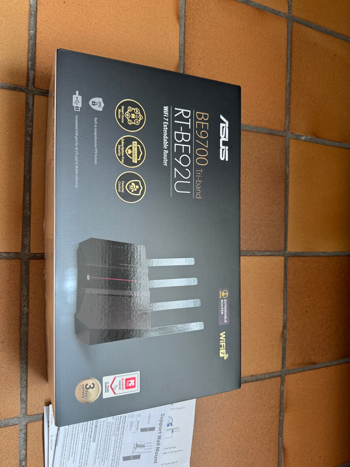 Asus BE9700 Tri-band RT-BE92U wifi 7 extendable router, Computers en Software, Routers en Modems, Ophalen, Zo goed als nieuw, Router