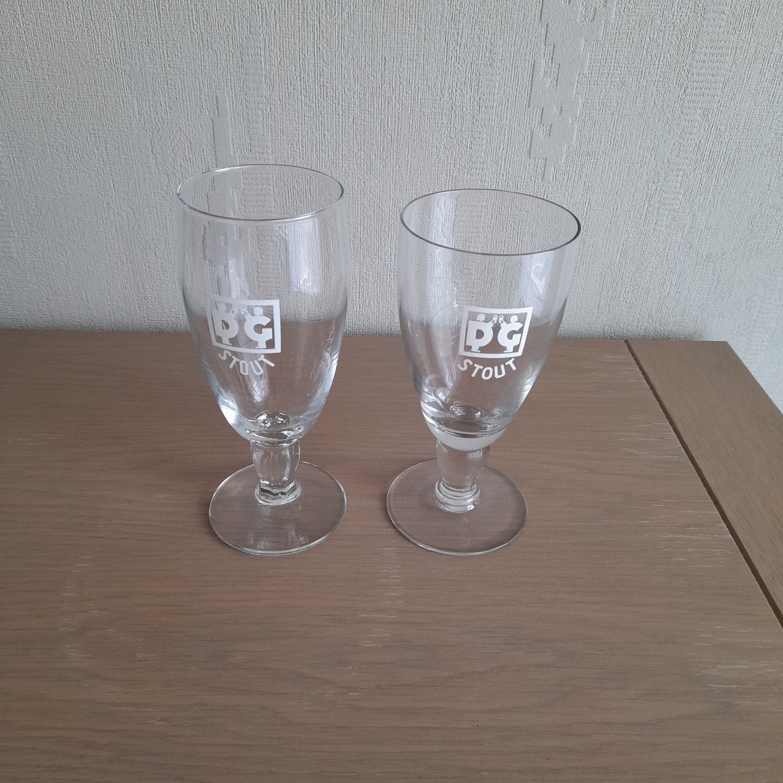 2 oude bierglazen brouwerij DG De Gheest  Stout., Verzamelen, Ophalen, Glas of Glazen