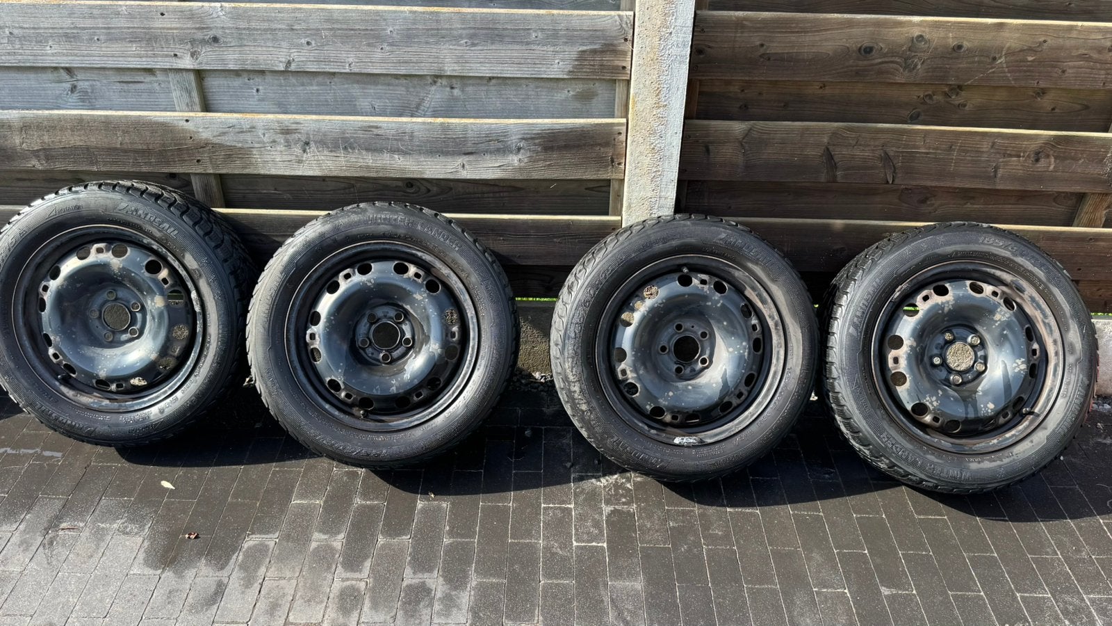 Winterbanden met velg - 185/60R15 + wieldeksels Vw Polo, Auto diversen, Ophalen, Gebruikt