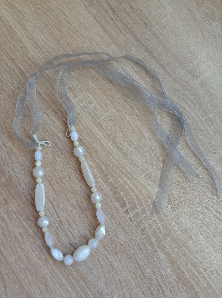 Halsketting met witte parels, Bijoux, Sacs & Beauté, Colliers, Enlèvement ou Envoi, Comme neuf, Blanc, Autres matériaux