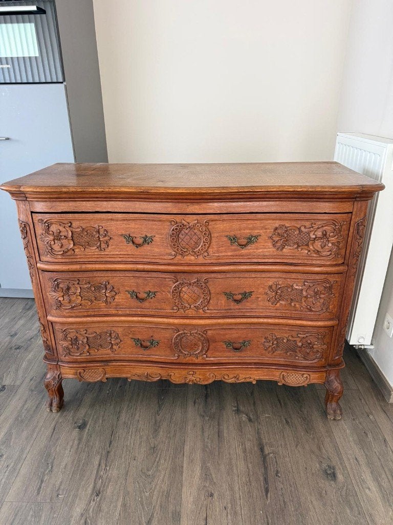 Antieke Luikse commode, Ophalen