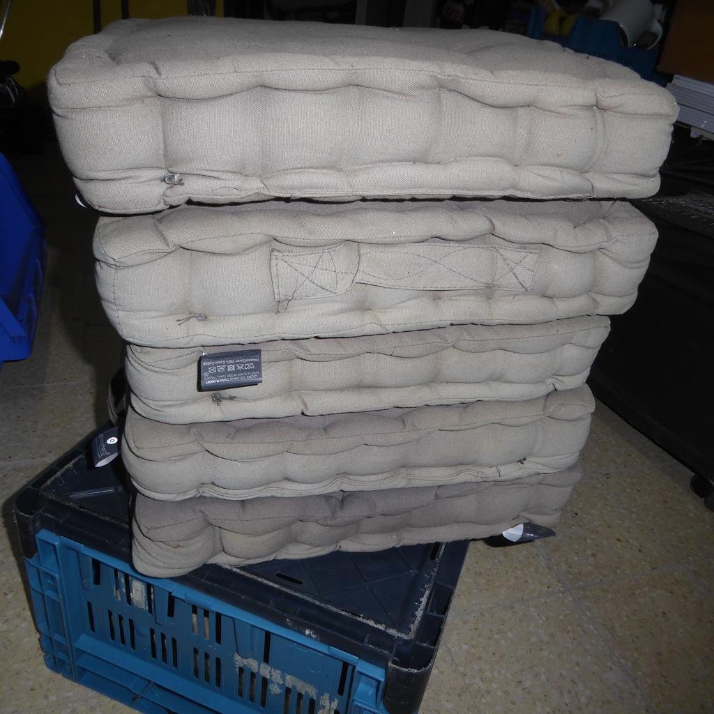 Kussens voor tuinstoelen, 40 X 40 X 8, vijf voor 10 euro, Enlèvement ou Envoi, Comme neuf, Gris, Carré
