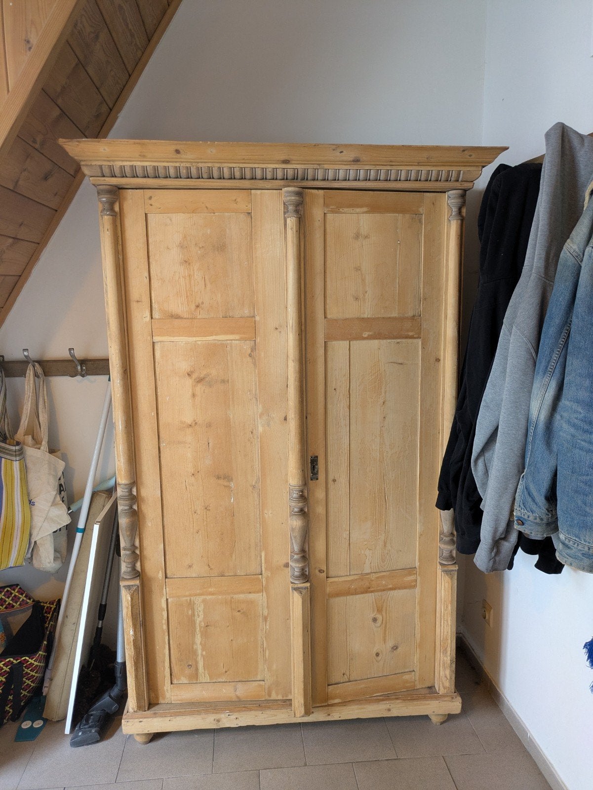 Charmante houten kast UNIEK STUK, Huis en Inrichting, Kasten | Kleerkasten, Ophalen, 100 tot 150 cm, 150 tot 200 cm, 50 tot 75 cm