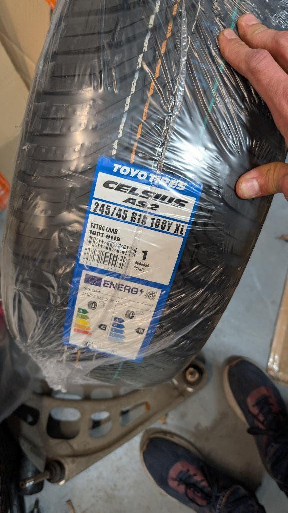 2x Toyo Celsius AS2 245 45 18 100Y XL All Season 4 Seizoenen, Auto-onderdelen, Banden en Velgen, Ophalen, 18 inch, 245 mm, Nieuw