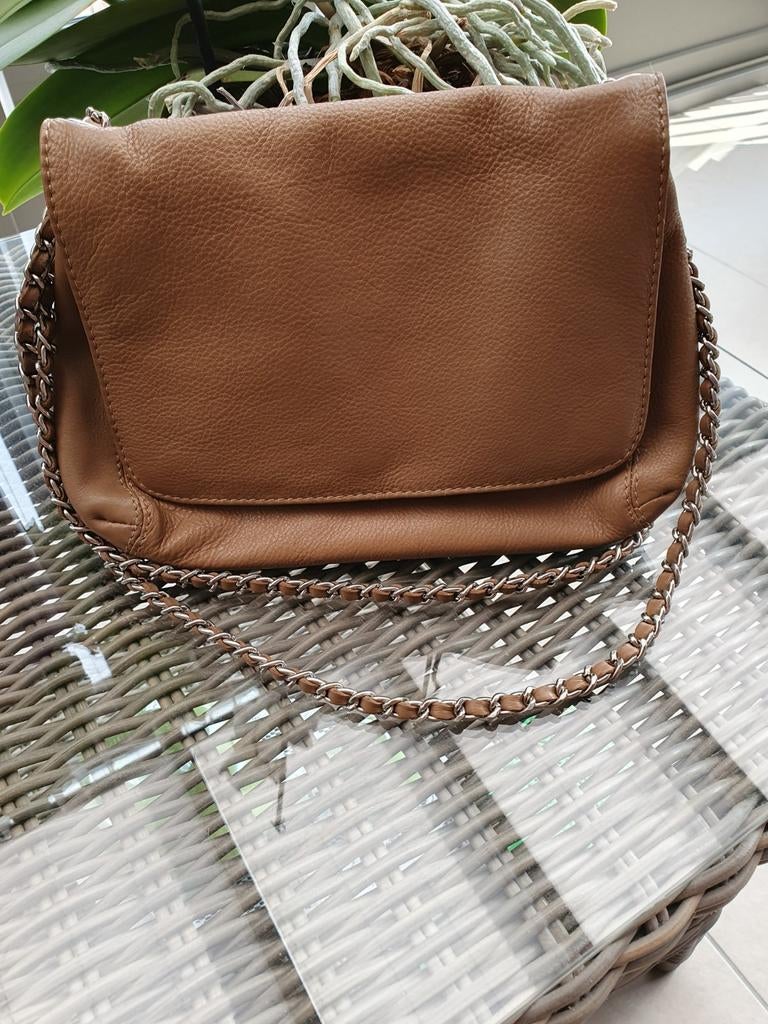 Bruine handtas met zilveren ketting, Ophalen of Verzenden