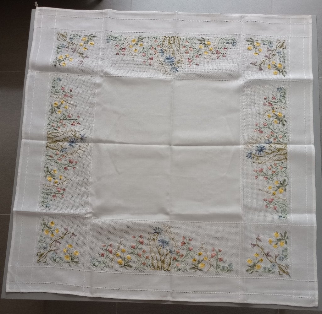Nappe : fleurs sauvages, Neuf, Nappe, Blanc, Enlèvement ou Envoi