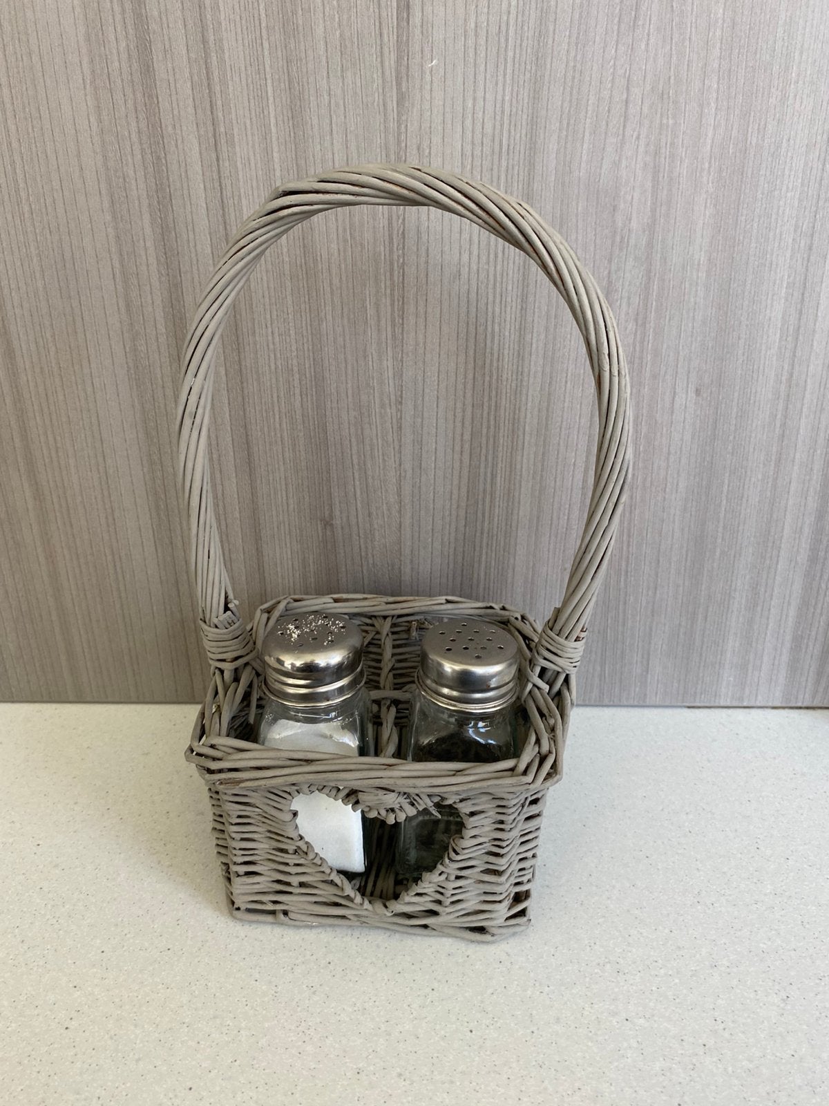 Duo sel et poivre en verre dans son panier «  J.Line «, Ophalen, Gevlochten, Mand, Zo goed als nieuw