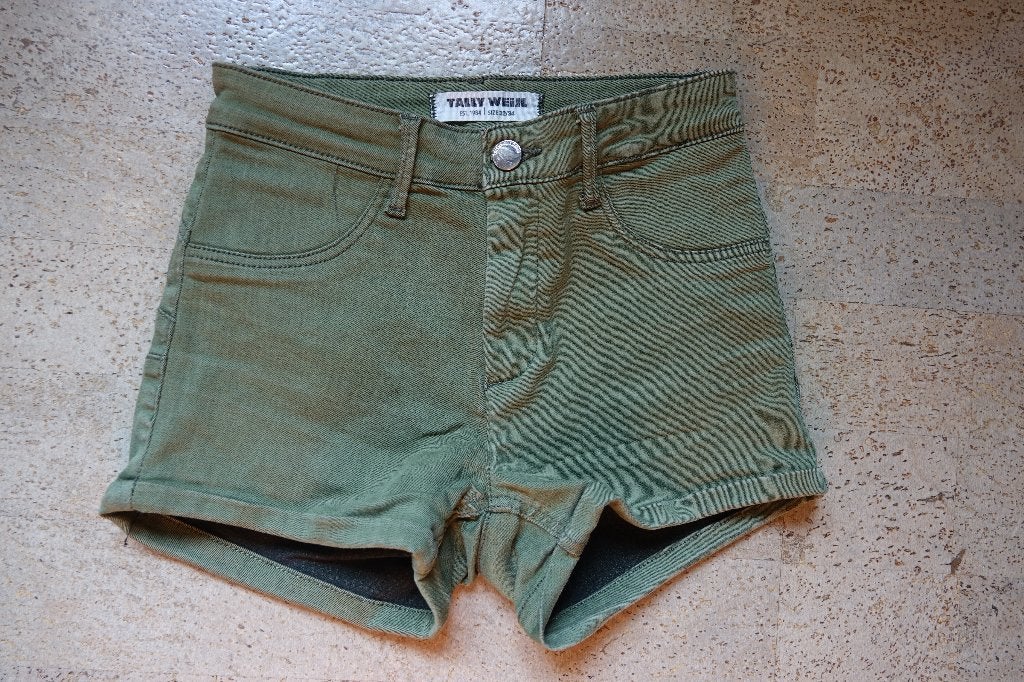 kaki stretch short Tally Weijl maat 32/42, Kleding | Dames, Tally Weijl, Kort, Ophalen of Verzenden, Maat 34 (XS) of kleiner