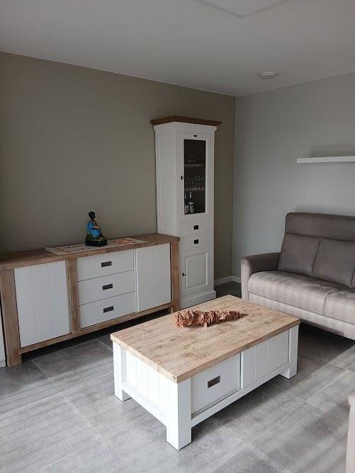 Salon, tafel, dressoir, vitrinekast en tafel met 4 stelen., Enlèvement, Comme neuf, Tissus, Modern
