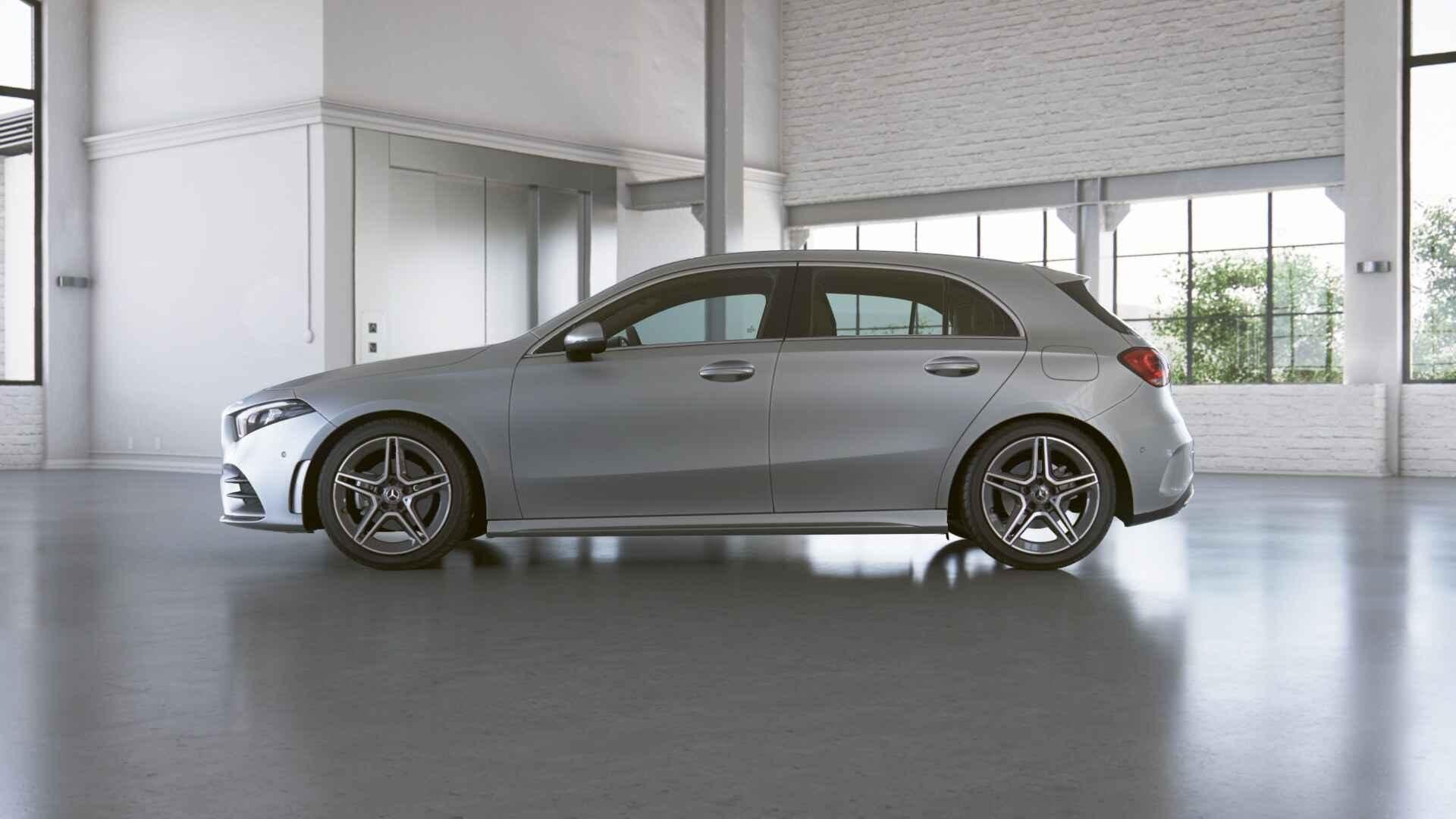 Mercedes-Benz A-Klasse 200 Hatchback AMG Line | Smartphone I, Auto's, Voorwielaandrijving, Stof, Gebruikt, Euro 6