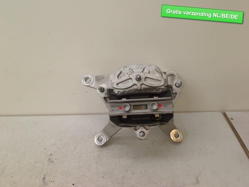SUPPORT BOITE DE VITESSES achter Audi A4 (B9) (8w0399118g), Dhr. R. de Gouw, Audi, Utilisé, De Bloemendaal 21 21
5221 EB  'S HERTOGENBOSCH, NL