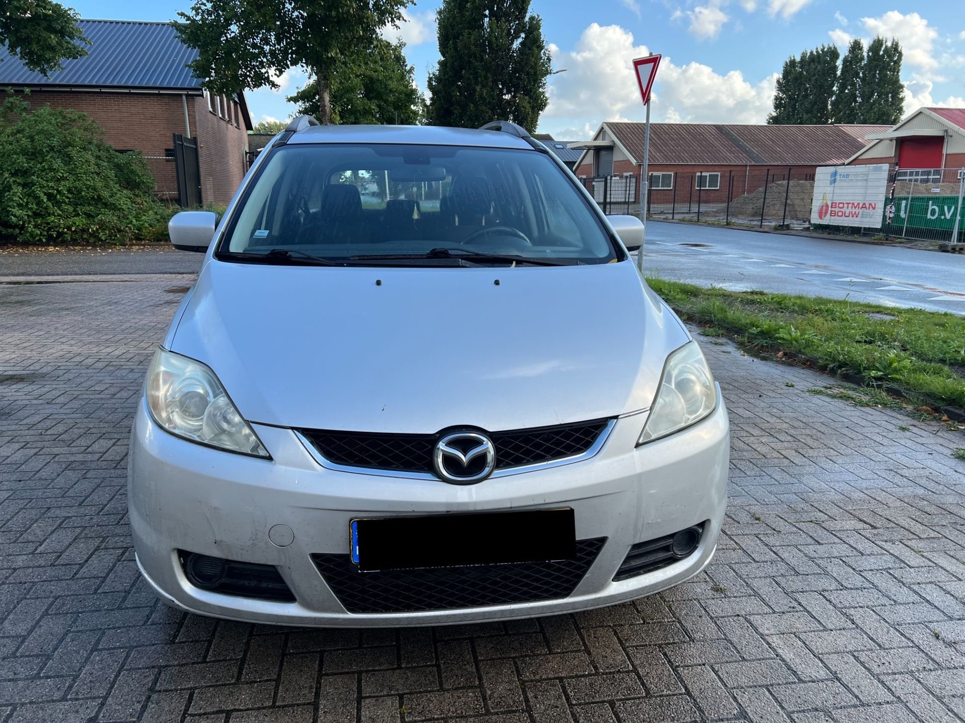 Mazda 5 CR19 1.8 gris argent, d montage du moteur, jantes, p, Shinchi, Fuchu-Cho 3-1
730-8670  Hiroshima, Mazda Motor Corporation