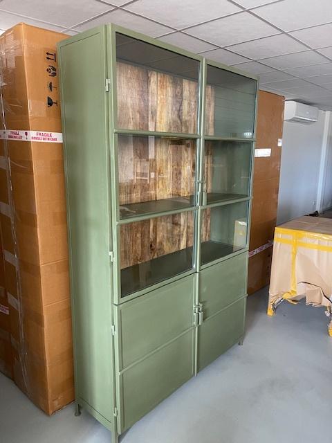 VITRINEKAST Mangohout metaal 130cm br voor een actie prijs, Huis en Inrichting, 100 tot 150 cm, Buffetkast Mangohout metaal 130cm br voor een actie prijs